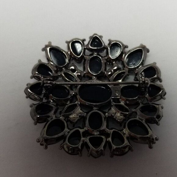 Vintage Liz Claiborne Black Rhinestone Cluster Brooch, Signed, Sparkle, Estate - Picture 3 of 7
